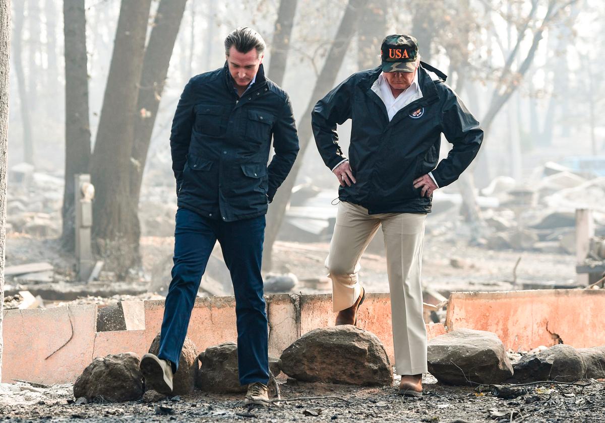  California Gov. Gavin Newsom and President Donald Trump view damage from wildfires in Paradise, Calif., on Nov. 17, 2018. (SAUL LOEB/AFP via Getty Images)