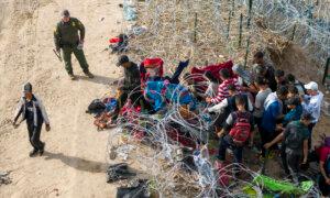 Texas Sues DHS for Cutting Razor Wire Barriers to Let in Illegal Immigrants